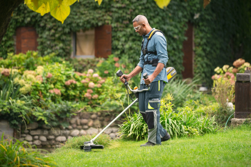 Krūmgriezis STIGA BC 700e B ( bez akumulatoru un lādētāju )
