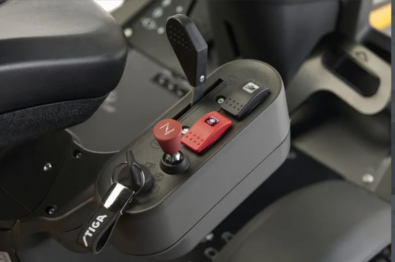 Raiders Stiga PARK 500 W (bez pļaušanas iekārtas)