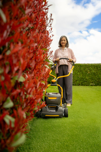 Zāles pļāvējs Stiga Multiclip 747e V ar akumulatoru un lādētāju